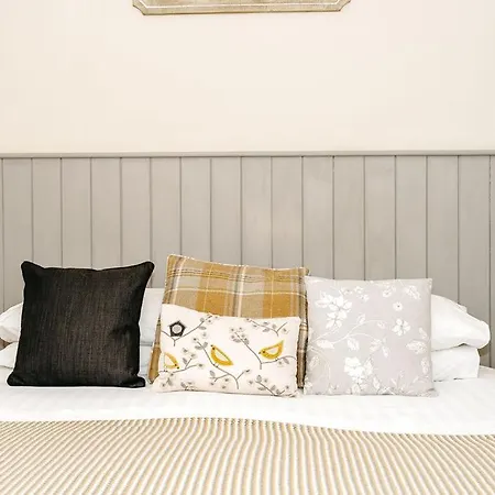 Bridge House 5*