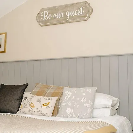 Bridge House 5*