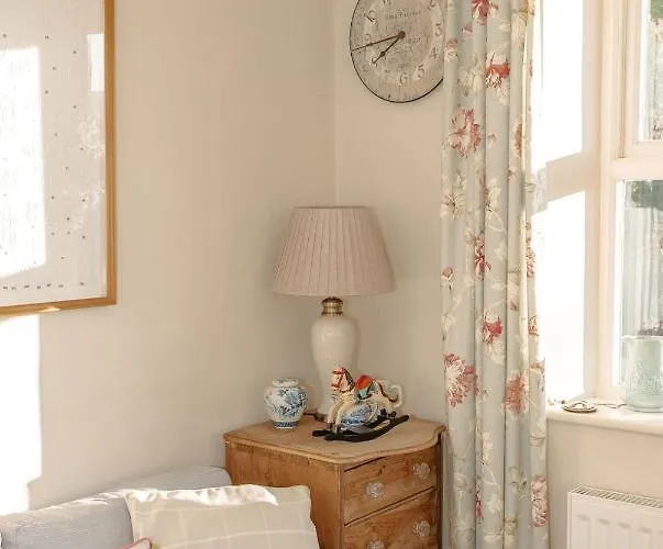 Bridge House 5*
