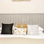 Bridge House 5*